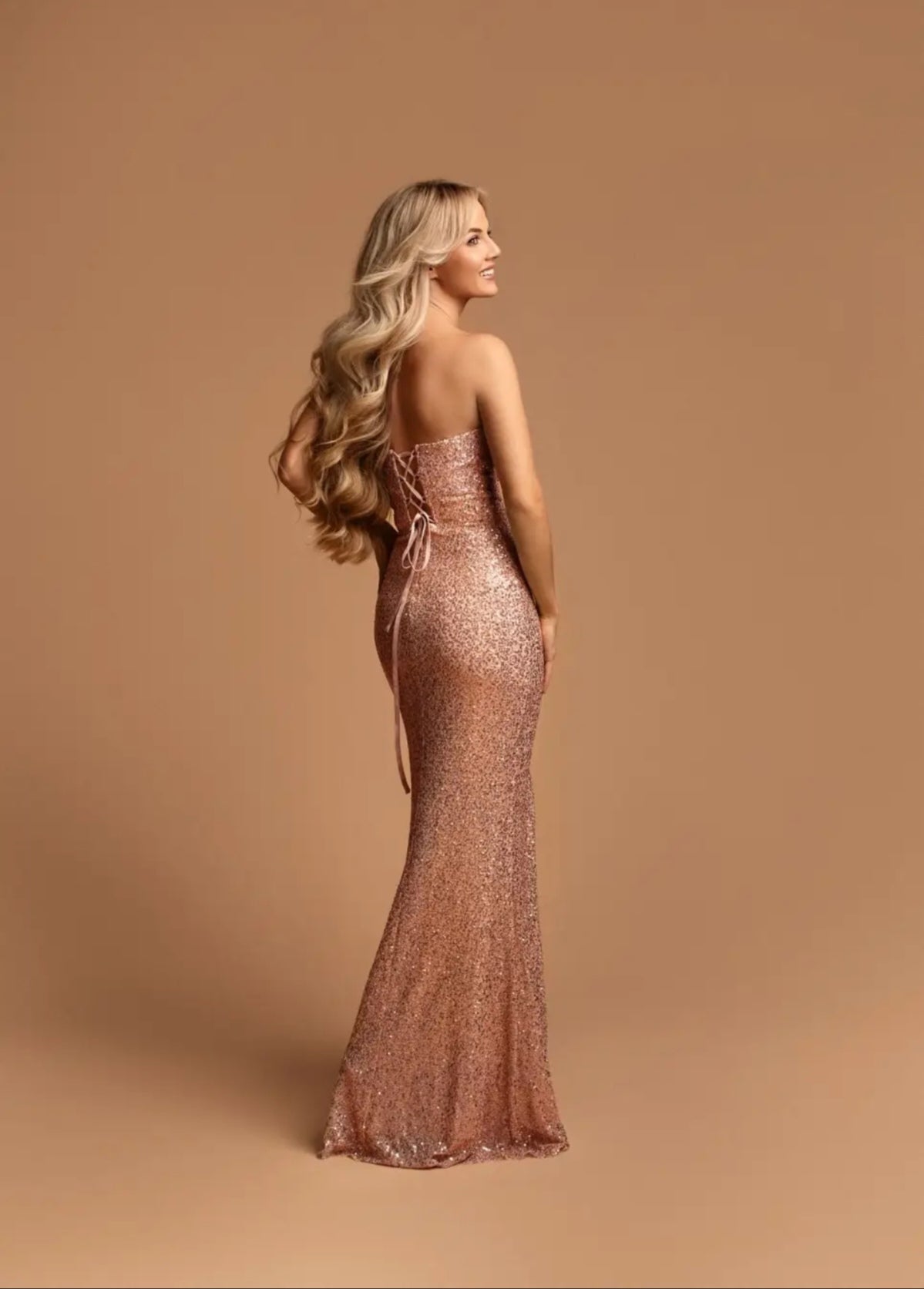 Abito Lungo in Paillettes con Spacco sulla Coscia