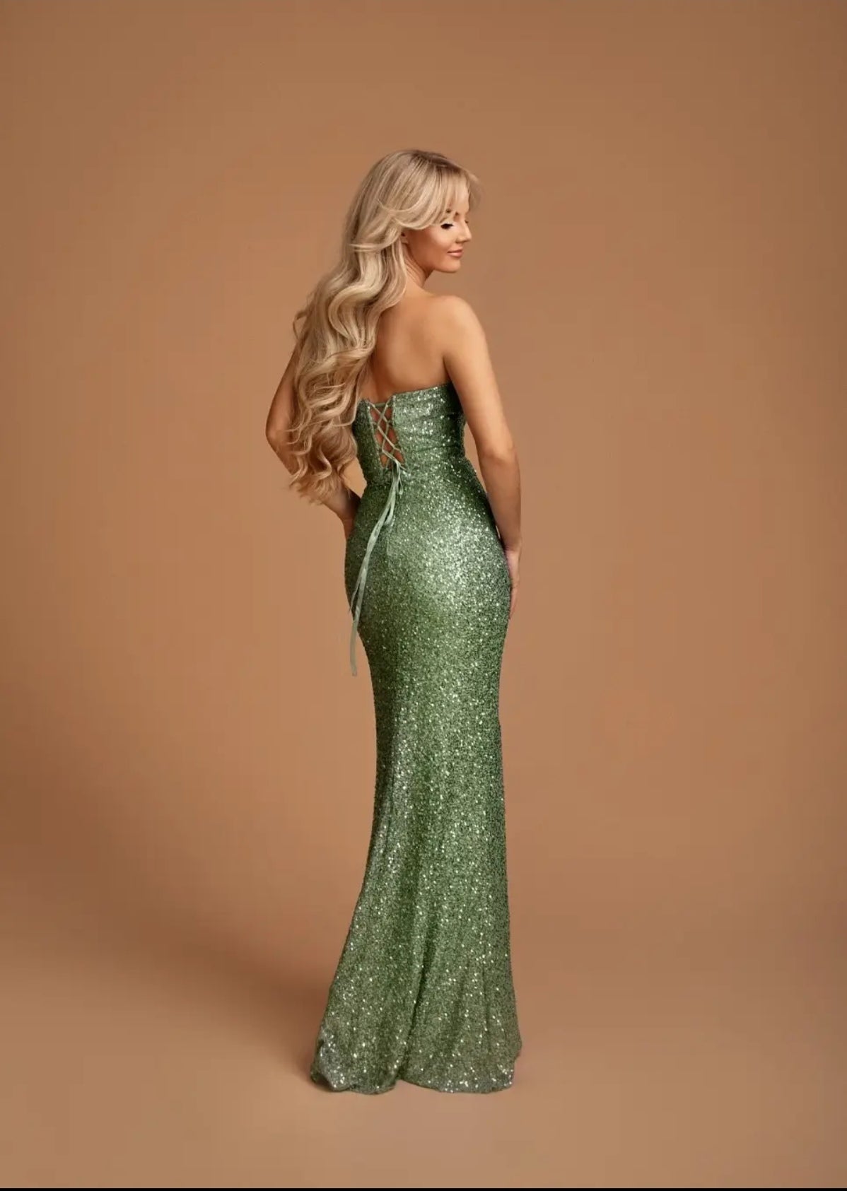 Abito Lungo in Paillettes con Spacco sulla Coscia